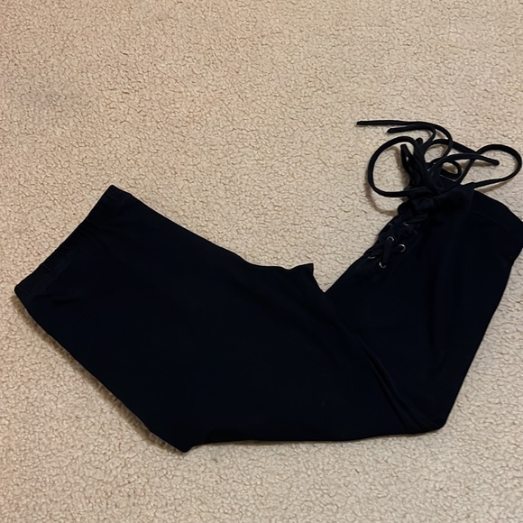 Maddie Moon Black Capri Leggings Festival Lace Up Boho Yoga Stretch Size Large - Picture 6 of 6